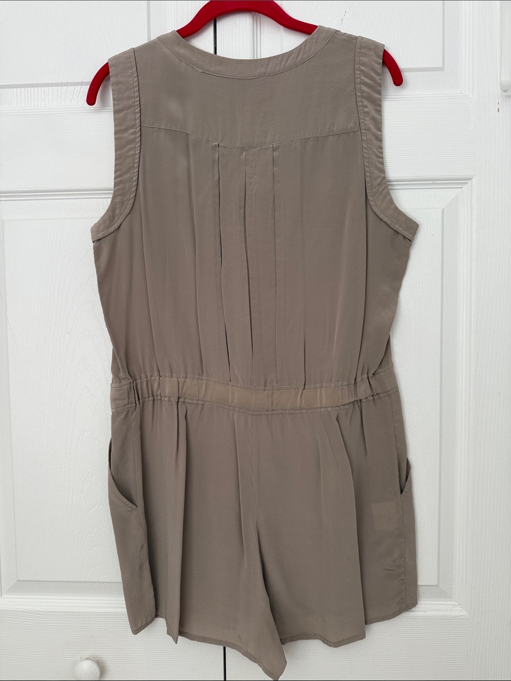 BCBGMaxAzria Paloma Hazelnut Taupe Sleeveless Romper size M Pleated Beige Tan - Picture 4 of 14